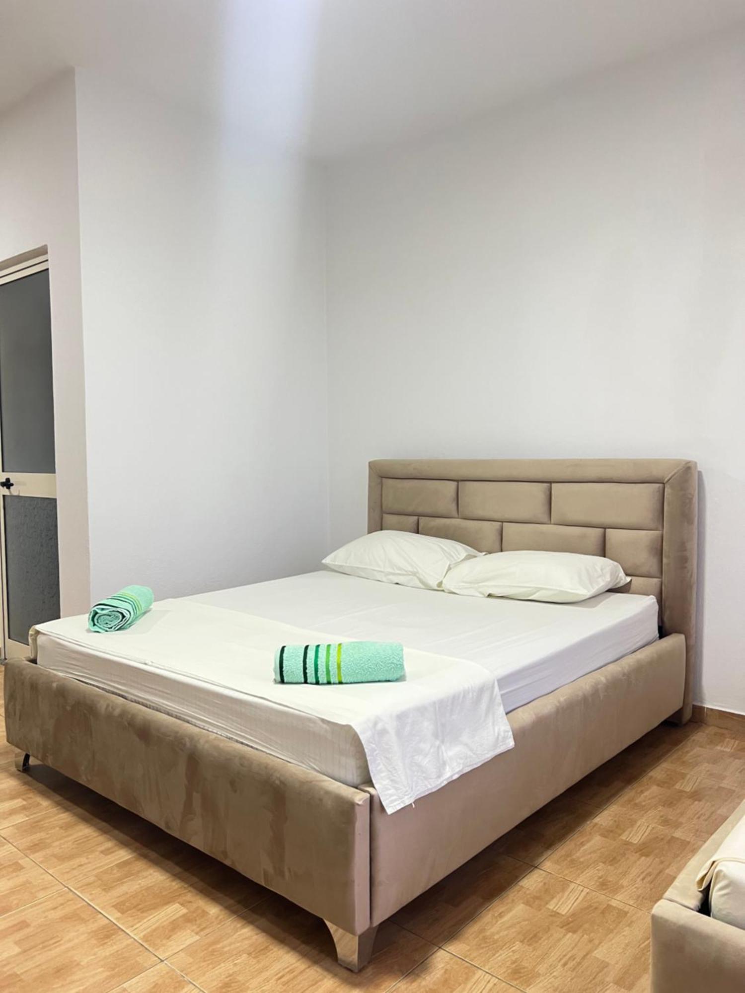 GuestHouse Cami Durrës Extérieur photo
